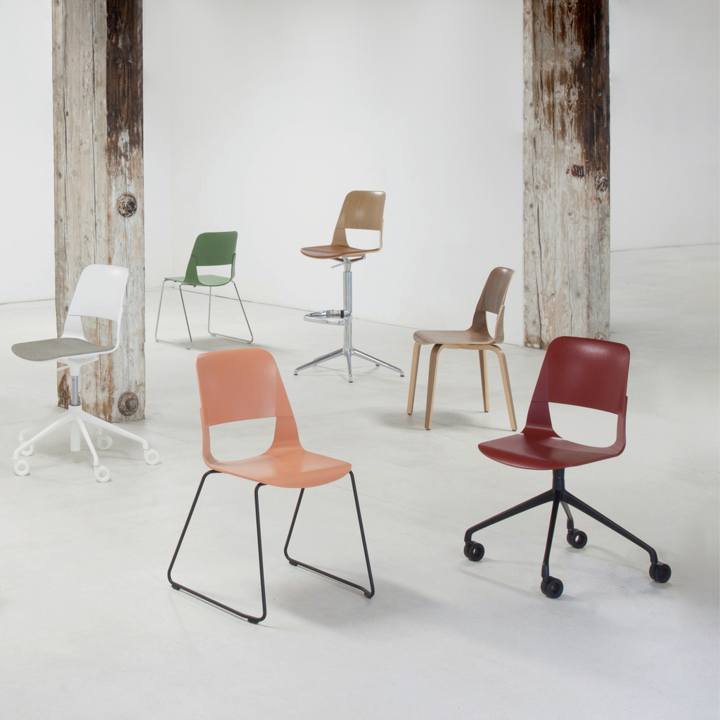 FRIGATE forgószék (festett tölgy, barackszínű) I Bemutatótermi darab